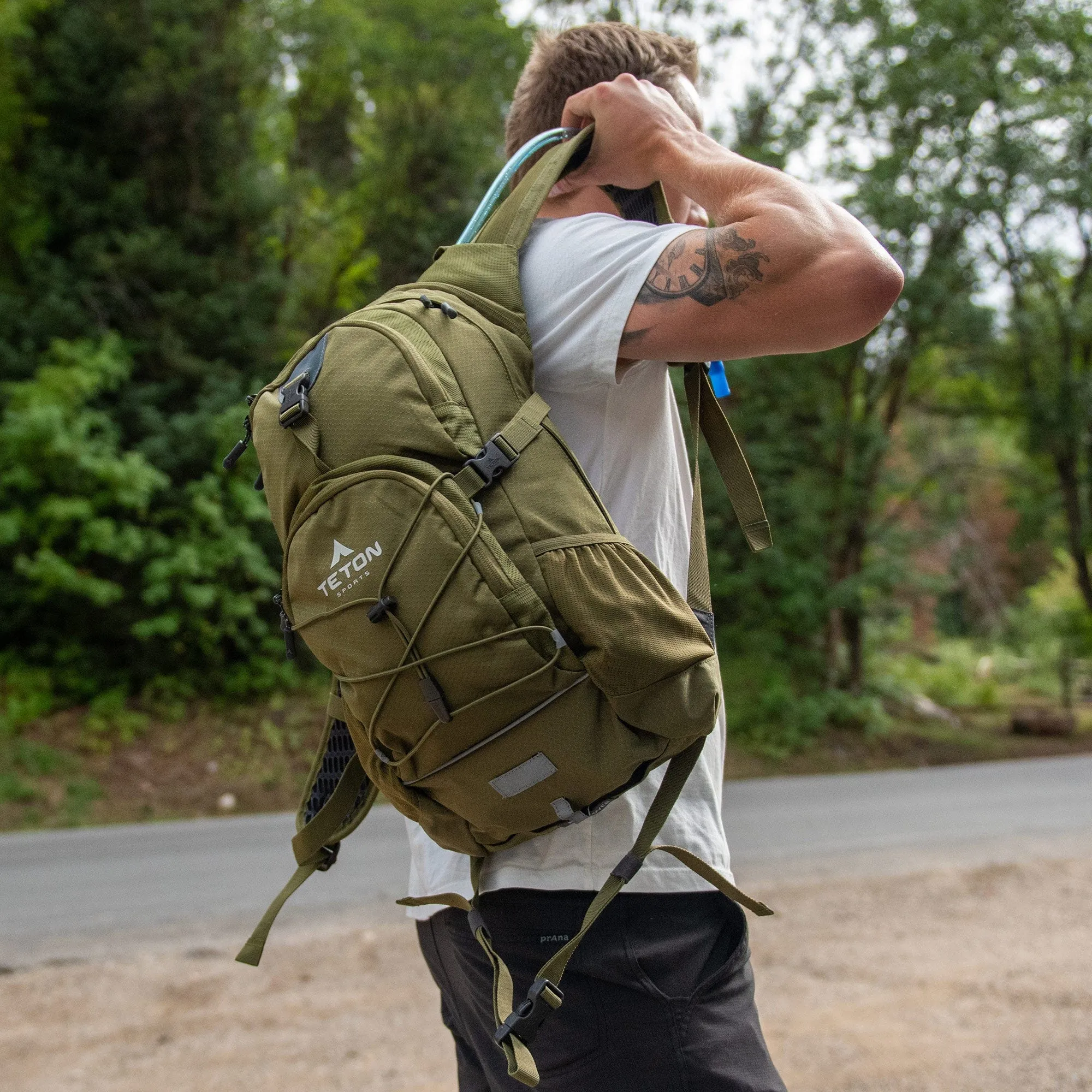 Oasis 22L Hydration Pack with 3L Bladder